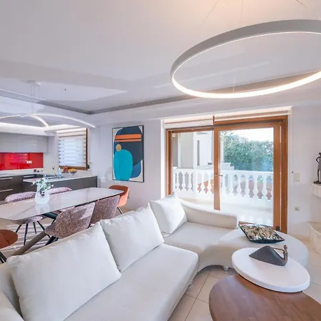 H Experience Seaside Luxury Boutique *